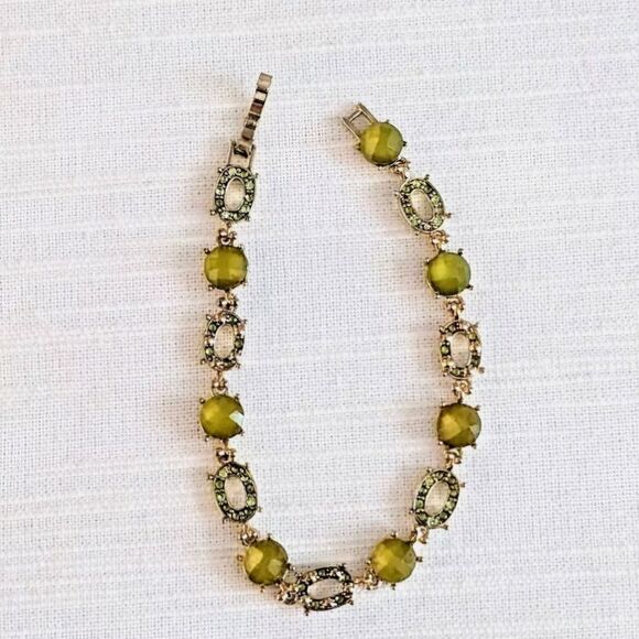 Liz Claiborne Gold Tone w/ Green Rhinestones Green Stones Bracelet 8" - Picture 3 of 5